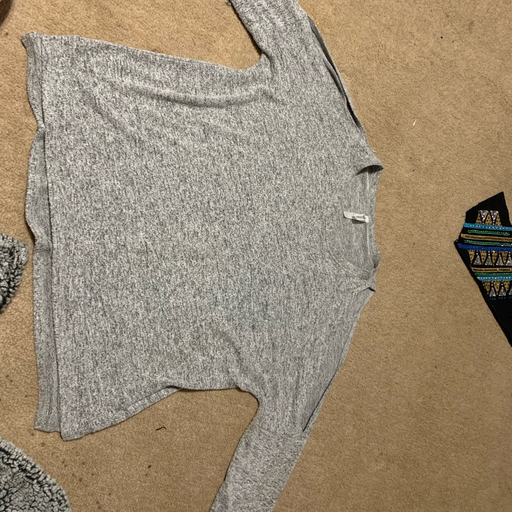 Peep shoulder 3/4 length sleeve  tee